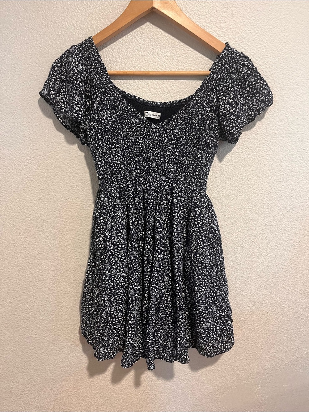 Hollister Mini Dress Romper Smocked Ditsy Floral Viscose Navy XS